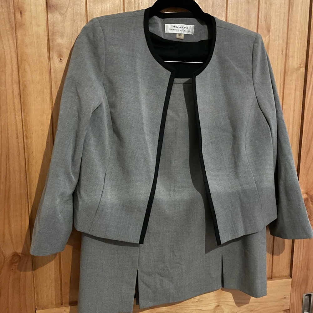 Grey Women's Tahari Suit Size 10